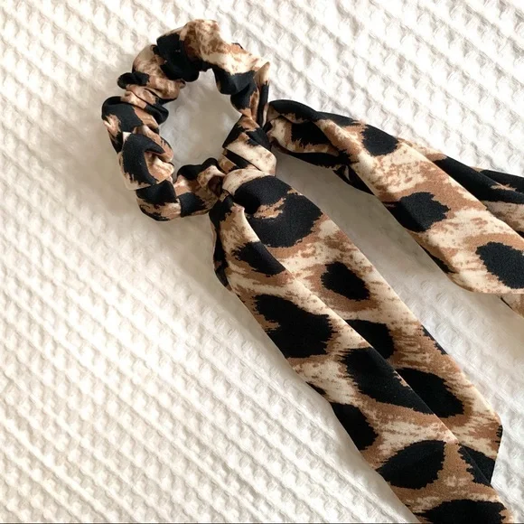 | leopard pony hair scrunchie scarf | - Picture 5 of 5